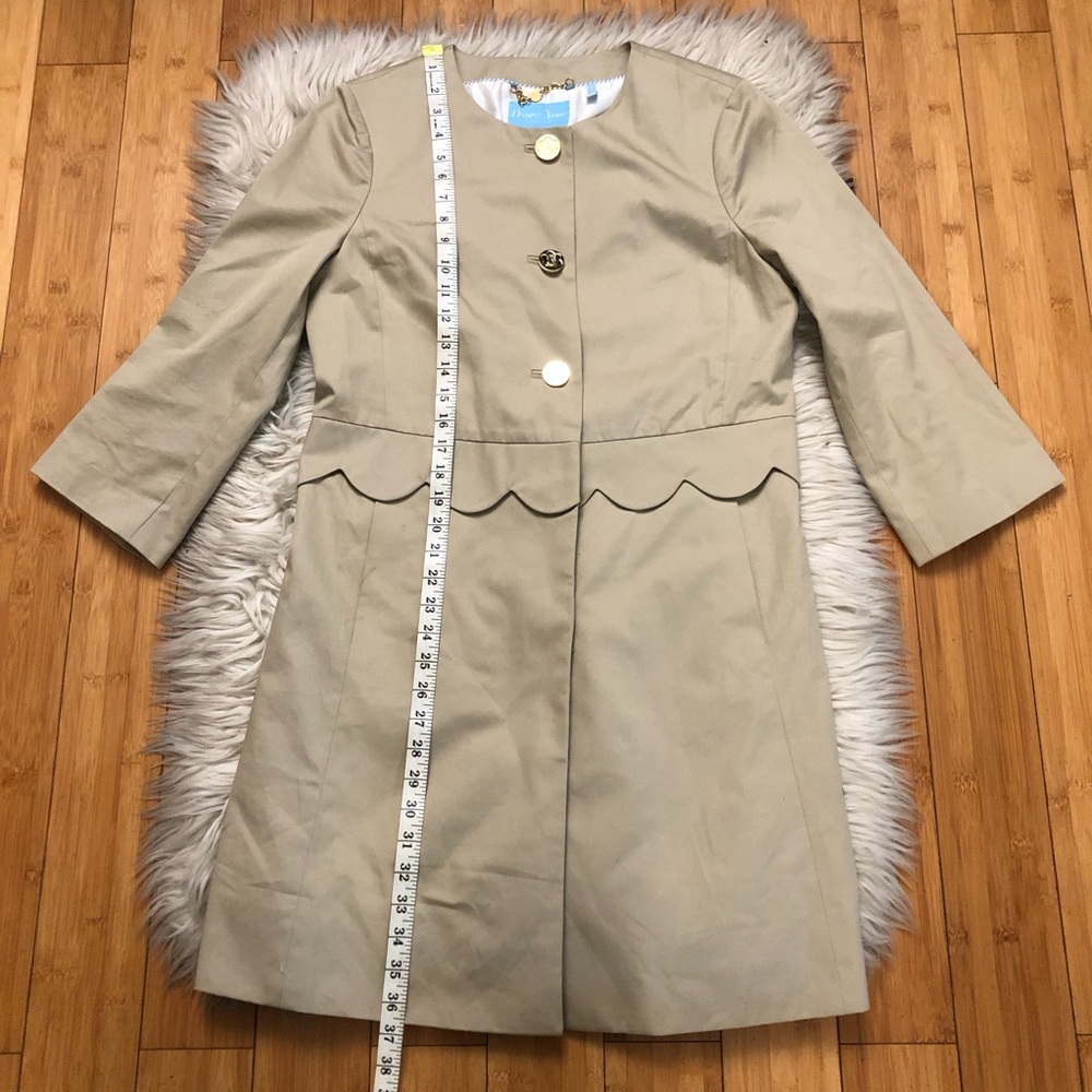 Draper James Scalloped Waist Gold Button Neutral Crew Neck Beige Trench Coat 10 - Picture 13 of 13